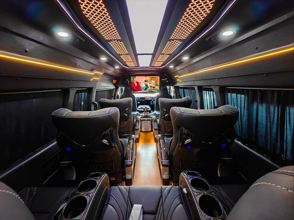 Armada Hiace Premio Sutan Raya tampak samping