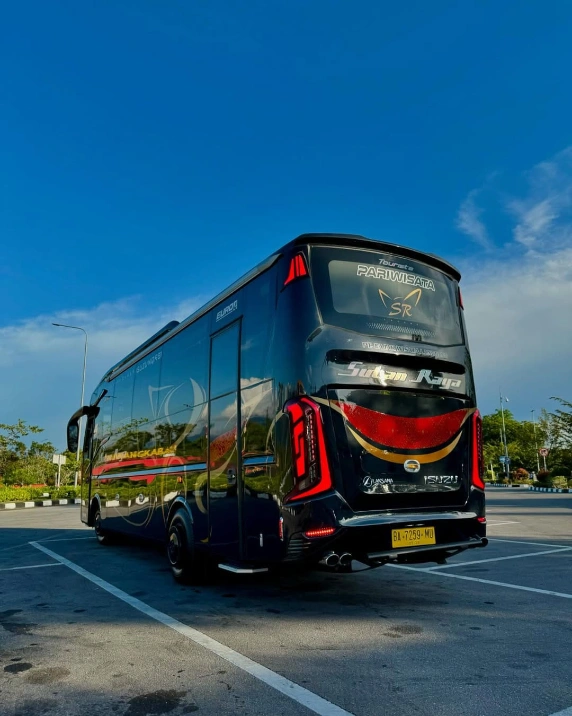 Bus Medium Sutan Raya cocok untuk grup kecil