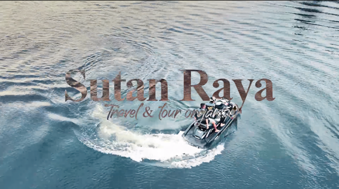 Tim Sutan Raya Tour & Organizer berdiskusi merencanakan paket wisata